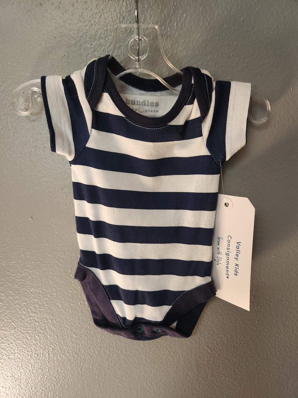* Bundles by Baby Place Navy & White Striped Onesie, size Newborn