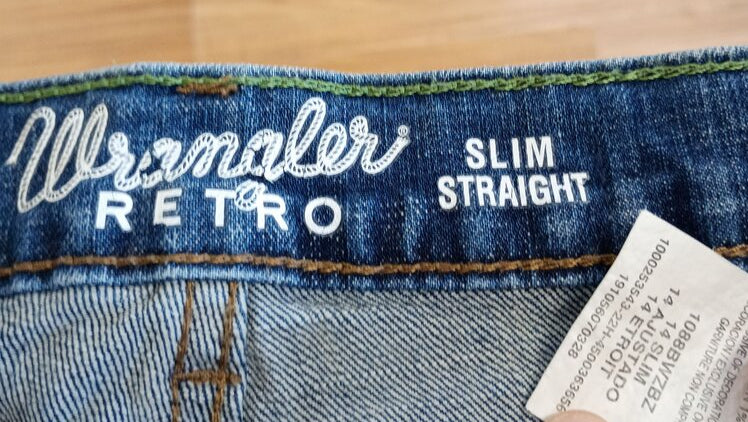 Wrangler Retro Slim Straight Jeans