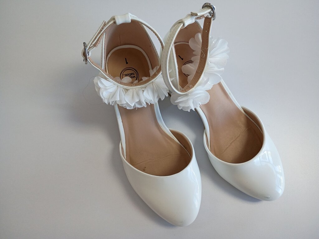 White Flower Strap Shoes