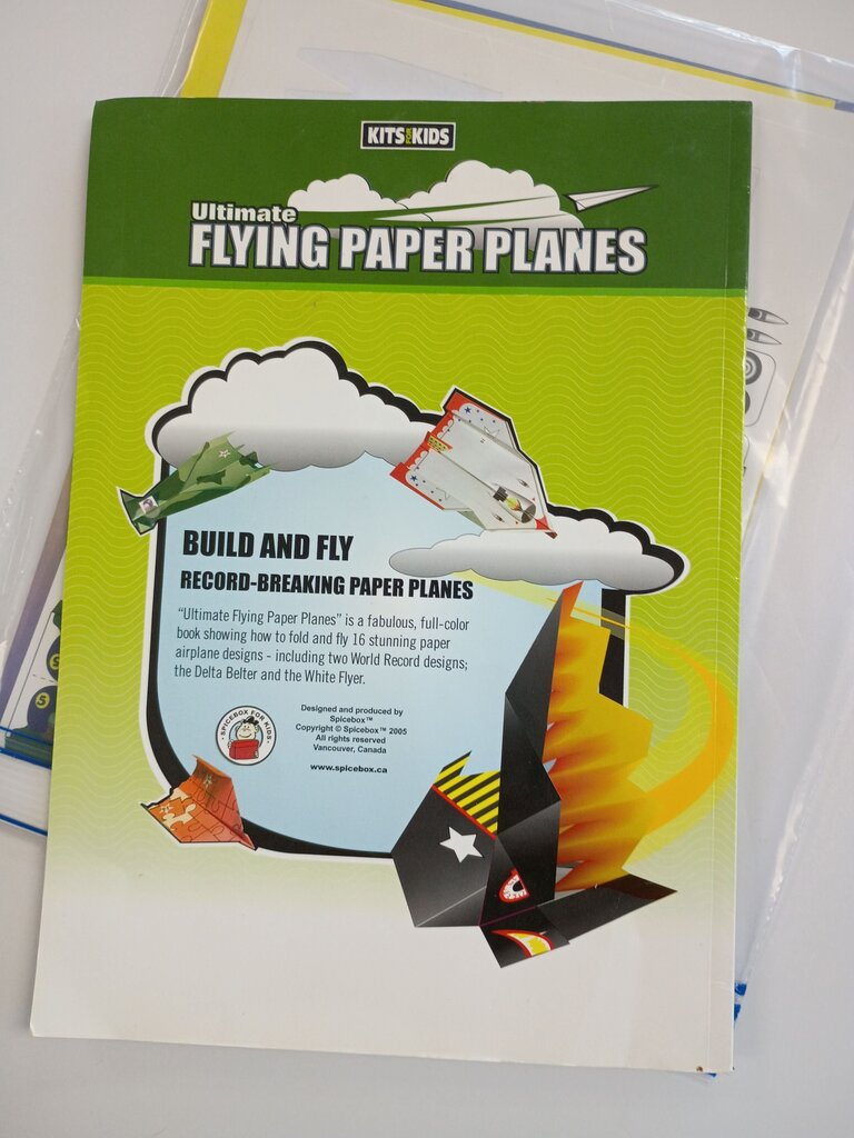 Ultimate Flying Paper Planes Book
