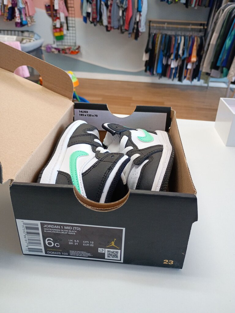 Jordan 1 Mid TD Black/White/Green