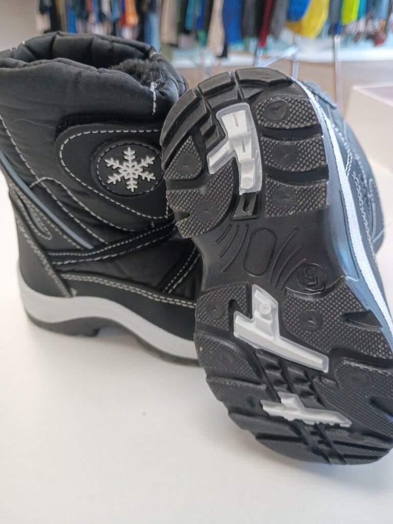 Black Insulated Snow Boots