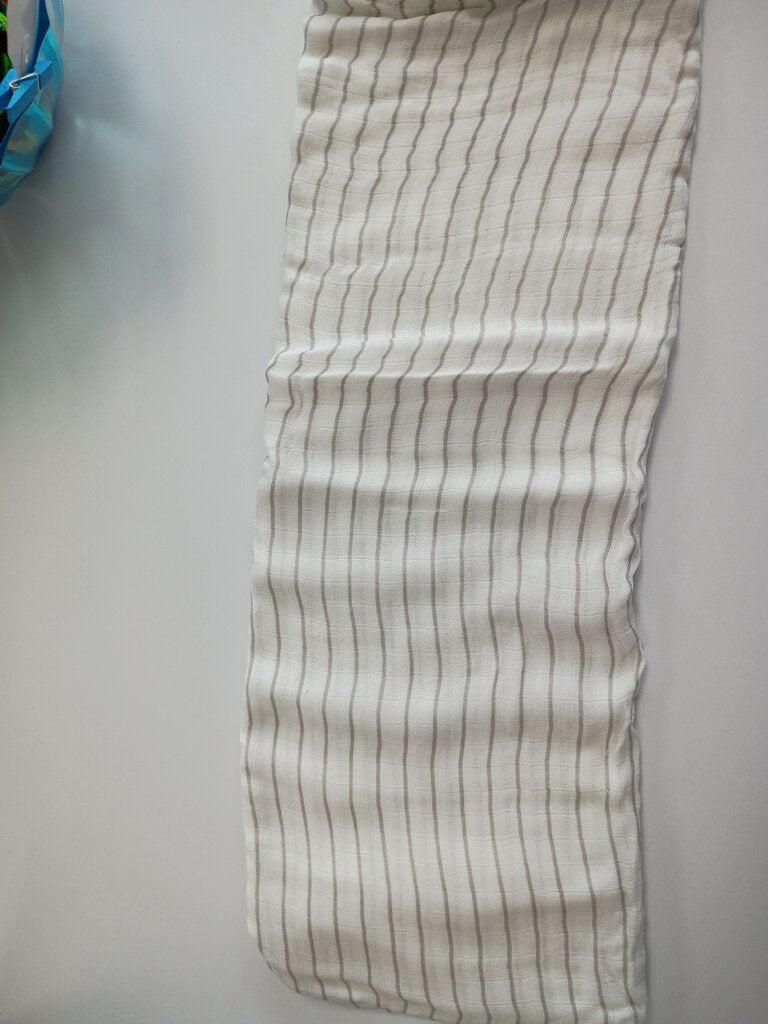 Le Petit Muslin Swaddle Blanket